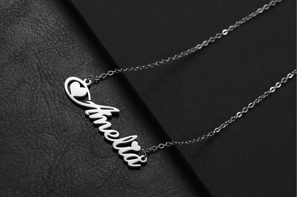 Beautiful Small Heart Name Pendant - Lavstra